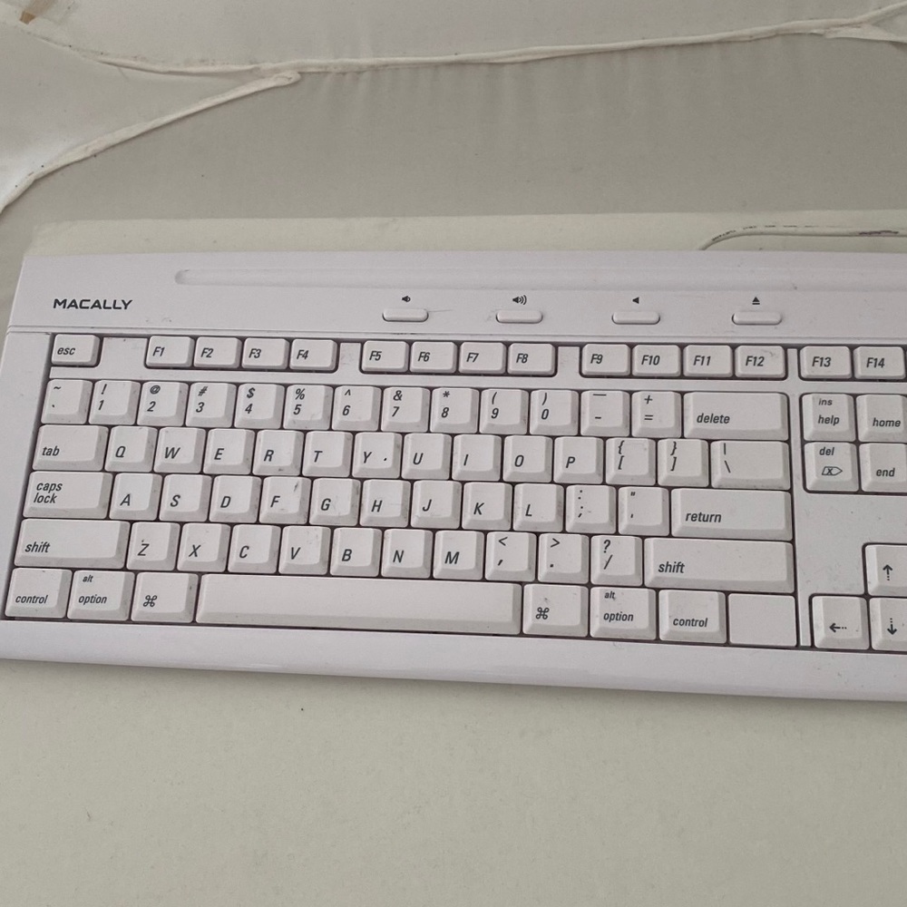 WIRED KEYBOARD - Picture 2 of 4